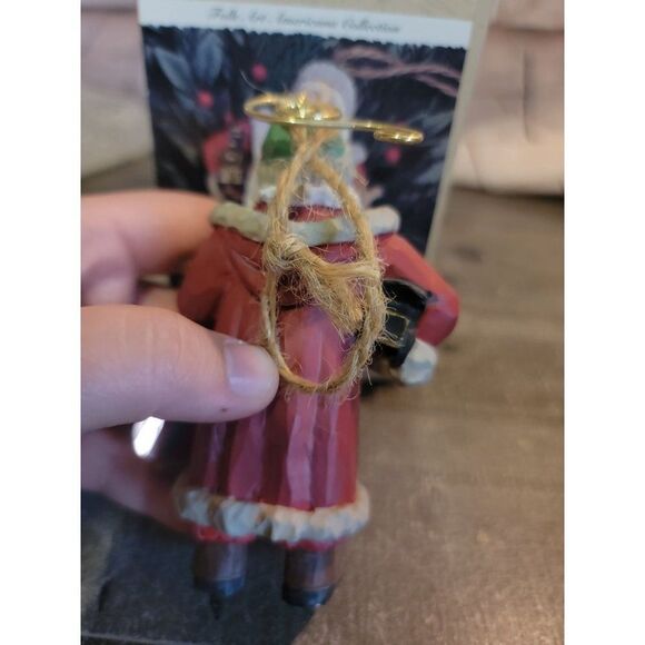 Hallmark 1998 Santa's gifts ornament Xmas decor - Picture 4 of 6